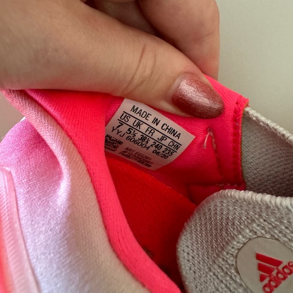 Women’s Adidas Ultraboost shoes size 7 - Picture 4 of 7